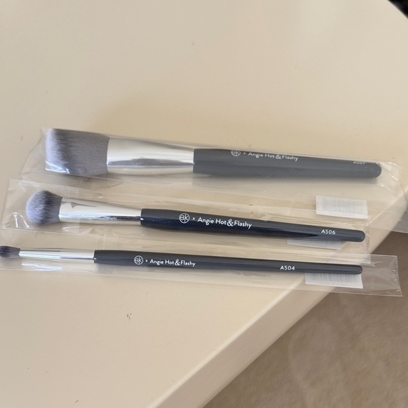 BK Beauty Angie Hot & Flashy Makeup Brush Set - Picture 1 of 1